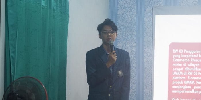Mahasiswa KKN UNDIP Sosialisasikan Pemanfaatan Platform E-commerce Shopee Bagi UMKM Penggaron Kidul RW 03