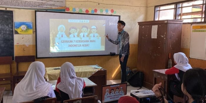 Mahasiswa KKN Undip Membangun Karakter dan Literasi Finansial Sejak Dini di SD 01 Rembun Mahasiswa KKN Undip Membangun Karakter dan Literasi Finansial Sejak Dini di SD 01 Rembun