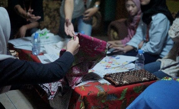 Kisah Batik Tulis Welas Asih: Menjaga Warisan dari Tangan ke Tangan Kisah Batik Tulis Welas Asih: Menjaga Warisan dari Tangan ke Tangan
