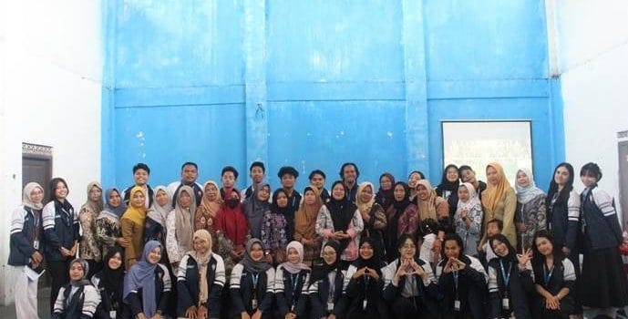 Gugah Semangat Branding Lokal, Mahasiswa KKN-T 103 Undip Gelar Sosialisasi dan Pelatihan Logo kepada Pelaku UMKM Desa Gunung Tumpeng, Kabupaten Semarang Gugah Semangat Branding Lokal, Mahasiswa KKN-T 103 Undip Gelar Sosialisasi dan Pelatihan Logo kepada Pelaku UMKM Desa Gunung Tumpeng, Kabupaten Semarang