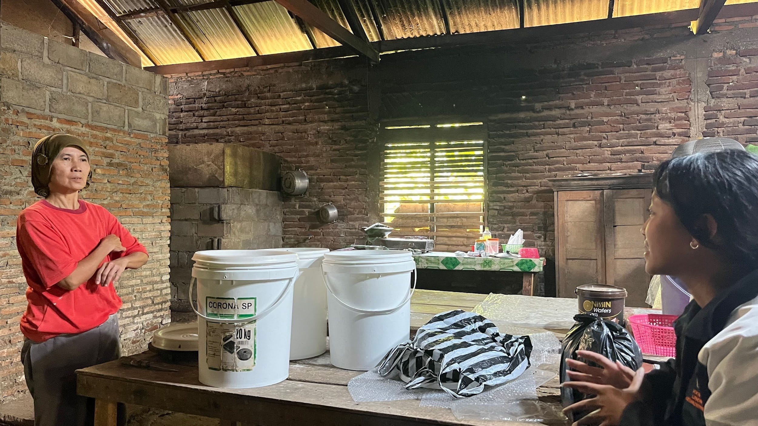 Angkat Potensi Lokal, Mahasiswa KKN UNDIP Lakukan Pembuatan Video Profil Pabrik Keripik Tempe dan Pabrik Tahu di Dusun Bakalan Desa Mlokomanis Wetan