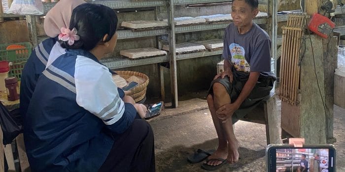 Angkat Potensi Lokal, Mahasiswa KKN UNDIP Lakukan Pembuatan Video Profil Pabrik Keripik Tempe dan Pabrik Tahu di Dusun Bakalan Desa Mlokomanis Wetan Angkat Potensi Lokal, Mahasiswa KKN UNDIP Lakukan Pembuatan Video Profil Pabrik Keripik Tempe dan Pabrik Tahu di Dusun Bakalan Desa Mlokomanis Wetan