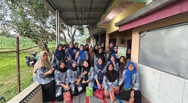 Dari Rumah ke Sistem Bersama, Mahasiswa KKN UNDIP Gelar Edukasi Bank Sampah Warga Tambangan Untuk Lingkungan Berkelanjutan Dari Rumah ke Sistem Bersama, Mahasiswa KKN UNDIP Gelar Edukasi Bank Sampah Warga Tambangan Untuk Lingkungan Berkelanjutan
