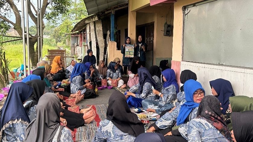 Dari Rumah ke Sistem Bersama, Mahasiswa KKN UNDIP Gelar Edukasi Bank Sampah Warga Tambangan Untuk Lingkungan Berkelanjutan