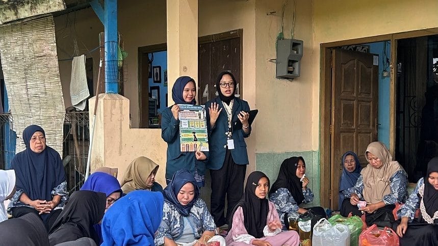 Dari Rumah ke Sistem Bersama, Mahasiswa KKN UNDIP Gelar Edukasi Bank Sampah Warga Tambangan Untuk Lingkungan Berkelanjutan