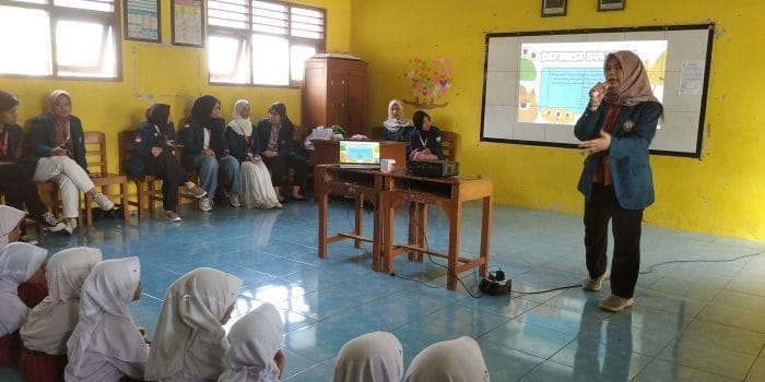 Mahasiswa KKN Tematik Tim 94 UNDIP Gelar Kampanye “Cegah Bullying Bersama TEMAN” di SD Negeri Pungsari 2 Mahasiswa KKN Tematik Tim 94 UNDIP Gelar Kampanye “Cegah Bullying Bersama TEMAN” di SD Negeri Pungsari 2