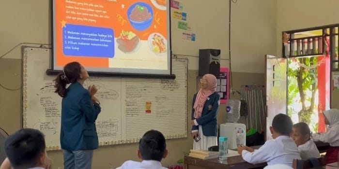 Membentuk Lidah, Menjaga Budaya! Mahasiswa KKN UNDIP Ajak Siswa SD Mengenal Citarasa Nusantara Membentuk Lidah, Menjaga Budaya! Mahasiswa KKN UNDIP Ajak Siswa SD Mengenal Citarasa Nusantara