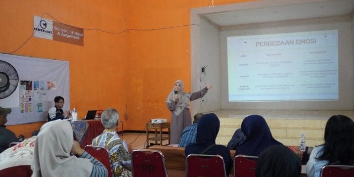 Peduli Pentingnya Kesehatan Mental, Mahasiswa KKN-T Tim 26 Gelar Seminar, Skrining Kesehatan, dan Pelatihan Regulasi Emosi Gratis Bagi Masyarakat Kelurahan Padangsari Peduli Pentingnya Kesehatan Mental, Mahasiswa KKN-T Tim 26 Gelar Seminar, Skrining Kesehatan, dan Pelatihan Regulasi Emosi Gratis Bagi Masyarakat Kelurahan Padangsari