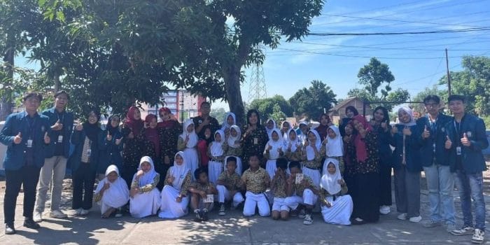 Ubah Sampah Plastik jadi Eco brick! Mahasiswi KKN Undip Berikan Edukasi Daur Ulang Plastik Melalui Pembuatan Eco brick di SDN 03 Plumbon, Mojolaban, Sukoharjo Ubah Sampah Plastik jadi Eco brick! Mahasiswi KKN Undip Berikan Edukasi Daur Ulang Plastik Melalui Pembuatan Eco brick di SDN 03 Plumbon, Mojolaban, Sukoharjo