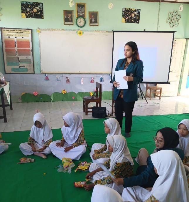 Ubah Sampah Plastik jadi Eco brick! Mahasiswi KKN Undip Berikan Edukasi Daur Ulang Plastik Melalui Pembuatan Eco brick di SDN 03 Plumbon, Mojolaban, Sukoharjo Ubah Sampah Plastik jadi Eco brick! Mahasiswi KKN Undip Berikan Edukasi Daur Ulang Plastik Melalui Pembuatan Eco brick di SDN 03 Plumbon, Mojolaban, Sukoharjo