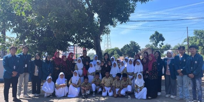 Wujudkan Generasi Peduli Lingkungan, Mahasiswa KKN UNDIP Edukasi Pemilahan Sampah kepada Siswa SDN 3 Plumbon, Sukoharjo Wujudkan Generasi Peduli Lingkungan, Mahasiswa KKN UNDIP Edukasi Pemilahan Sampah kepada Siswa SDN 3 Plumbon, Sukoharjo