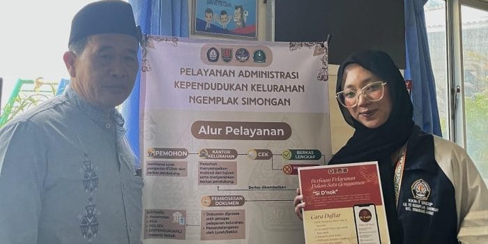 Mahasiswa KKN Undip Wujudkan Good Governance di Kelurahan Ngemplak Simongan melalui Standing Banner Alur Pelayanan Administrasi dan Poster Si D’nok Mahasiswa KKN Undip Wujudkan Good Governance di Kelurahan Ngemplak Simongan melalui Standing Banner Alur Pelayanan Administrasi dan Poster Si D’nok