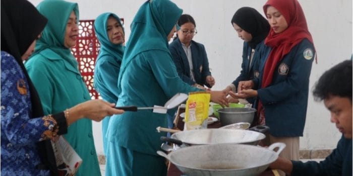 Mahasiswa KKN-T Universitas Diponegoro Gelar Kegiatan Demo dan Workshop Memasak MPASI Kreatif berupa Nugget Lele untuk Ibu PKK Mahasiswa KKN-T Universitas Diponegoro Gelar Kegiatan Demo dan Workshop Memasak MPASI Kreatif berupa Nugget Lele untuk Ibu PKK