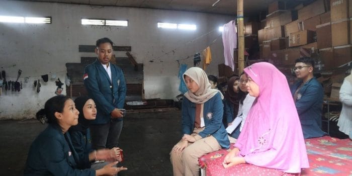 Mahasiswa KKN Tematik 110 Undip Tingkatkan Interaksi Warga Lewat Kunjungan dan Pengecekan Logbook bagi Balita Stunting di Wilayah Kelurahan Tinjomoyo