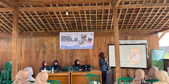 KKN IDBU 94 UNDIP Adakan Sosialisasi Pencegahan dan Penanganan DBD serta Leptospirosis di Desa Pungsari KKN IDBU 94 UNDIP Adakan Sosialisasi Pencegahan dan Penanganan DBD serta Leptospirosis di Desa Pungsari