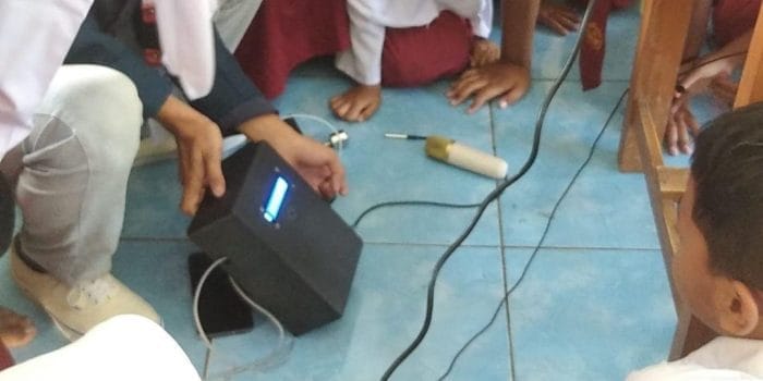 Mahasiswa KKN-T IDBU 94 Universitas Diponegoro 2025 Ciptakan Alat Pengendali Suhu Pintar untuk Kegiatan Edukasi dan Kreativitas Anak di SDN 02 Pungsari