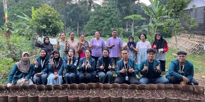 Mahasiswa KKN-T IDBU 45 Undip Bangun Greenhouse dan Raised Bed lewat Program “Kampung Sibagus” demi Kemandirian Pangan Mahasiswa KKN-T IDBU 45 Undip Bangun Greenhouse dan Raised Bed lewat Program “Kampung Sibagus” demi Kemandirian Pangan