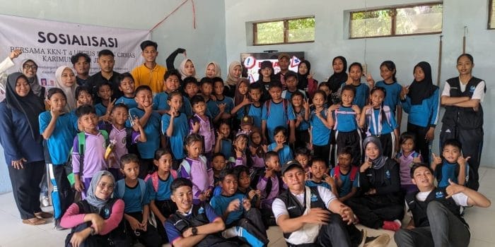 Mahasiswa KKN UPGRIS Sosialisasikan Bahaya Kecanduan Gadget di SDN 6 Karimunjawa
