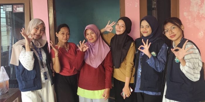 Satu Hari, Tiga Terobosan! Kelompok 3 TIM KKN-T IDBU 44 UNDIP Bantu UMKM Masuk Pasar Online dan Perkuat Branding Satu Hari, Tiga Terobosan! Kelompok 3 TIM KKN-T IDBU 44 UNDIP Bantu UMKM Masuk Pasar Online dan Perkuat Branding