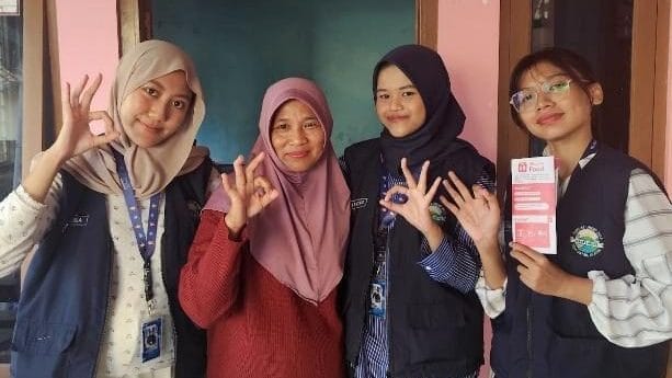 Satu Hari, Tiga Terobosan! Kelompok 3 TIM KKN-T IDBU 44 UNDIP Bantu UMKM Masuk Pasar Online dan Perkuat Branding Satu Hari, Tiga Terobosan! Kelompok 3 TIM KKN-T IDBU 44 UNDIP Bantu UMKM Masuk Pasar Online dan Perkuat Branding