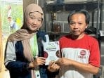 Dorong Kualitas Kopi, Mahasiswa KKN-T Tim 21 Undip Bagikan Booklet Panduan Roasting dan Cupping kepada Pekerja Gedong Coffee, Desa Gedong, Kendal Dorong Kualitas Kopi, Mahasiswa KKN-T Tim 21 Undip Bagikan Booklet Panduan Roasting dan Cupping kepada Pekerja Gedong Coffee, Desa Gedong, Kendal