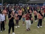 Meriah! Mahasiswa KKN UPGRIS Pimpin Senam Bersama mempringati HUT RI ke-80 di Karimunjawa