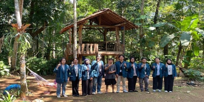 Mahasiswa KKN-T UNDIP IDBU 45 Kembangkan Rumah Pohon sebagai Media Edukasi Lingkungan Mahasiswa KKN-T UNDIP IDBU 45 Kembangkan Rumah Pohon sebagai Media Edukasi Lingkungan