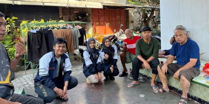 Mahasiswa KKN-T UNDIP Gelar Kerja Bakti Untuk Membangun Rasa Kebersamaan Dan Kebersihan di Lingkungan Sambiroto