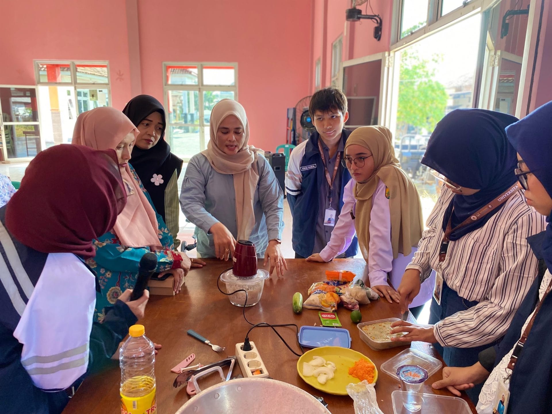 Mahasiswa KKN Undip Tim 126 Angkat Potensi Lokal Lewat Simulasi MPASI Berbahan Dasar Ikan di Acara GENTING (Gerakan Orang Tua Asuh Cegah Stunting)