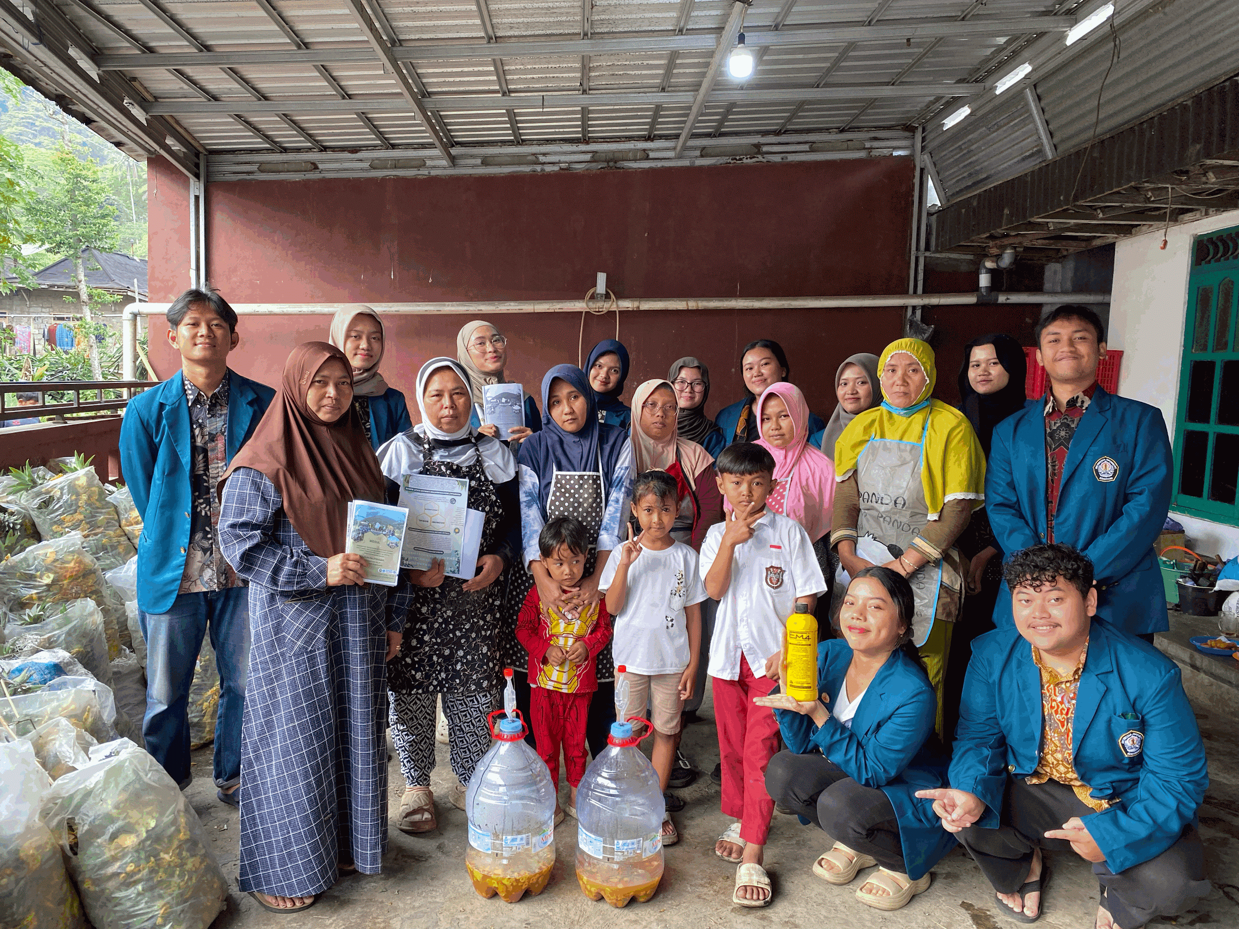 Kelompok 2 KKN-T Tim 88 Undip Hadirkan Inovasi Sirup & Abon Nanas serta Biofermentor Pengolah Limbah Kulit Nanas di Desa Beluk, Pemalang Kelompok 2 KKN-T Tim 88 Undip Hadirkan Inovasi Sirup & Abon Nanas serta Biofermentor Pengolah Limbah Kulit Nanas di Desa Beluk, Pemalang