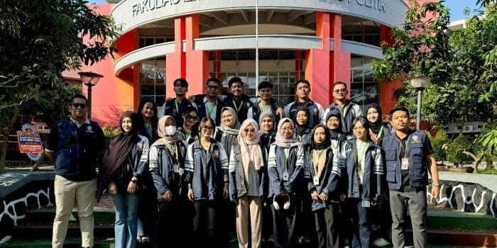 Mahasiswa KKN-T Tim 21 Undip Angkat Peran Kopi bagi Ekonomi Masyarakat sebagai Basis Sertifikasi Indikasi Geografis di Kabupaten Kendal Mahasiswa KKN-T Tim 21 Undip Angkat Peran Kopi bagi Ekonomi Masyarakat sebagai Basis Sertifikasi Indikasi Geografis di Kabupaten Kendal