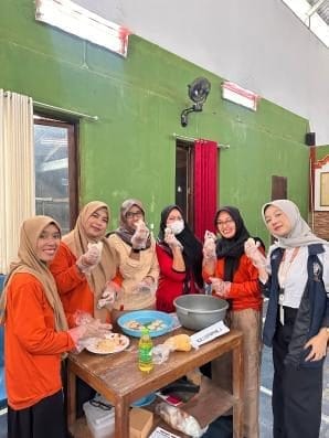 Sulap Ampas Tahu menjadi Makanan Bergizi, Inilah Inovasi dari Mahasiswa KKNT IDBU 6 yang Menggelar Pelatihan Pembuatan Nugget Berbahan Baku Ampas Tahu Sulap Ampas Tahu menjadi Makanan Bergizi, Inilah Inovasi dari Mahasiswa KKNT IDBU 6 yang Menggelar Pelatihan Pembuatan Nugget Berbahan Baku Ampas Tahu
