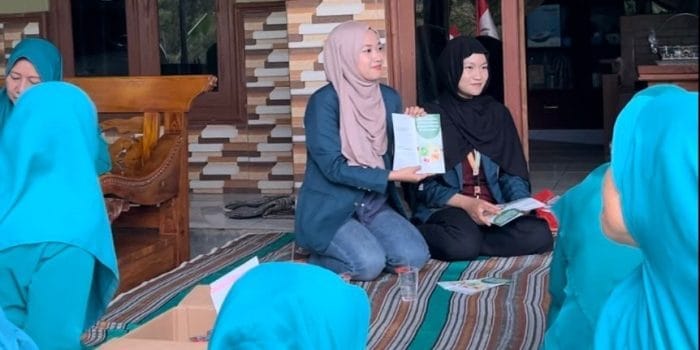 Mahasiswa KKN-T UNDIP Kampanyekan “Isi Piringku” Lewat Leaflet untuk Cegah Stunting di RT 04 Tambangan Mahasiswa KKN-T UNDIP Kampanyekan “Isi Piringku” Lewat Leaflet untuk Cegah Stunting di RT 04 Tambangan