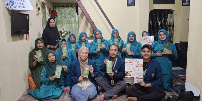 Mahasiswa KKN-T UNDIP Edukasi Ibu Rumah Tangga tentang Uji Kualitas Telur Sebagai Keamanan Konsumsi Telur di RT 01 RW 02 Tambangan Mahasiswa KKN-T UNDIP Edukasi Ibu Rumah Tangga tentang Uji Kualitas Telur Sebagai Keamanan Konsumsi Telur di RT 01 RW 02 Tambangan