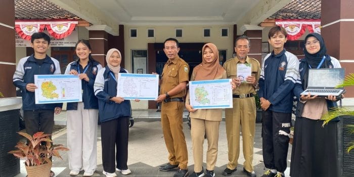 Mahasiswa KKN Undip Hadirkan Profil Desa Suruh untuk Menggali Potensi Wilayah dan Mendorong Kemajuan Desa Mahasiswa KKN Undip Hadirkan Profil Desa Suruh untuk Menggali Potensi Wilayah dan Mendorong Kemajuan Desa