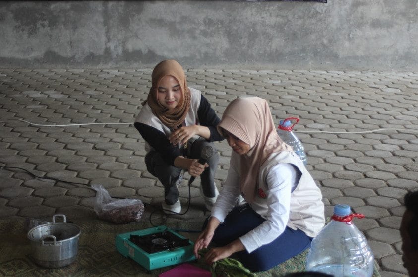 Kelompok 30 KKN UNS Hadirkan Pelatihan Pembuatan Insektisida Organik dari Limbah Kebun dan Rumah Tangga di Desa Cluntang, Boyolali