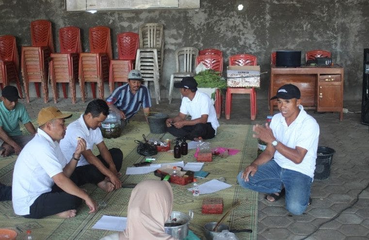 Kelompok 30 KKN UNS Hadirkan Pelatihan Pembuatan Insektisida Organik dari Limbah Kebun dan Rumah Tangga di Desa Cluntang, Boyolali