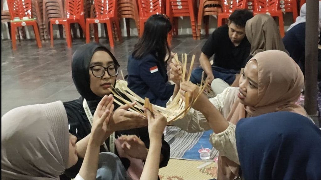 Keberhasilan Program KKN Tematik Kemindiktisaintek Universitas Diponegoro dan Universitas PGRI Semarang di Desa Kesongo: Bangkitkan Semangat Wirausaha Melalui Komunitas dan Pelatihan Anyaman Bambu Keberhasilan Program KKN Tematik Kemindiktisaintek Universitas Diponegoro dan Universitas PGRI Semarang di Desa Kesongo: Bangkitkan Semangat Wirausaha Melalui Komunitas dan Pelatihan Anyaman Bambu