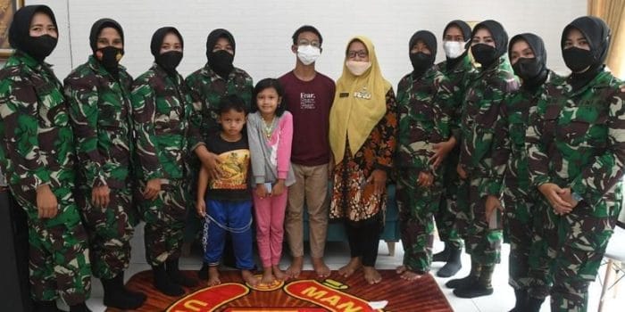 WOW! Pangdam Diponegoro Lakukan Hal MENGEJUTKAN di HUT RI ke-80! Bikin Terharu! WOW! Pangdam Diponegoro Lakukan Hal MENGEJUTKAN di HUT RI ke-80! Bikin Terharu!