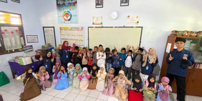 Edukasi Sejak Dini, Mahasiswa KKN UPGRIS Sosialisasikan Pola Hidup Bersih Lewat Cuci Tangan di SD Negeri 03 Gedanganak Edukasi Sejak Dini, Mahasiswa KKN UPGRIS Sosialisasikan Pola Hidup Bersih Lewat Cuci Tangan di SD Negeri 03 Gedanganak