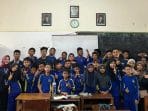 A group of people in a classroom AI-generated content may be incorrect.