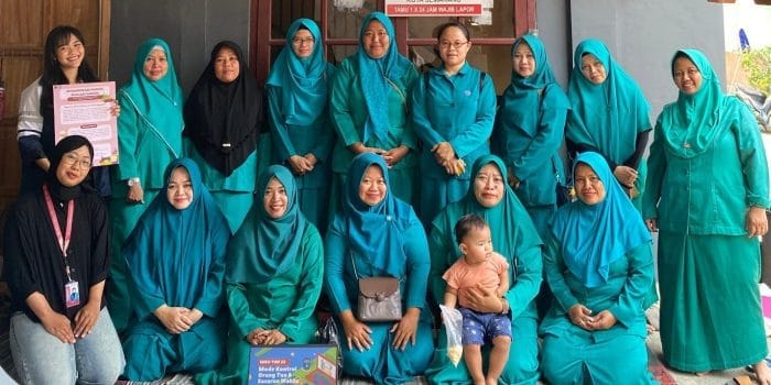 Mahasiswa KKN IDBU 22 UNDIP Kenalkan Brownies Mocaf untuk Diversifikasi Pangan A group of women in blue outfits posing for a photo AI-generated content may be incorrect.