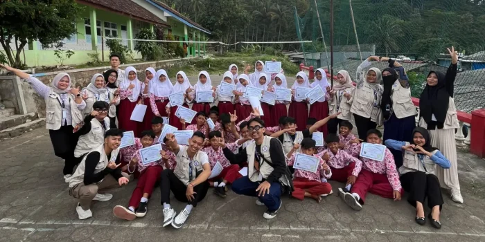 Mahasiswa KKN UPGRIS Kelompok 17 Divisi Pendidikan & Literasi Digital Kenalkan Coding kepada Siswa SDN Nyatnyono 01 Mahasiswa KKN UPGRIS Kelompok 17 Divisi Pendidikan & Literasi Digital Kenalkan Coding kepada Siswa SDN Nyatnyono 01
