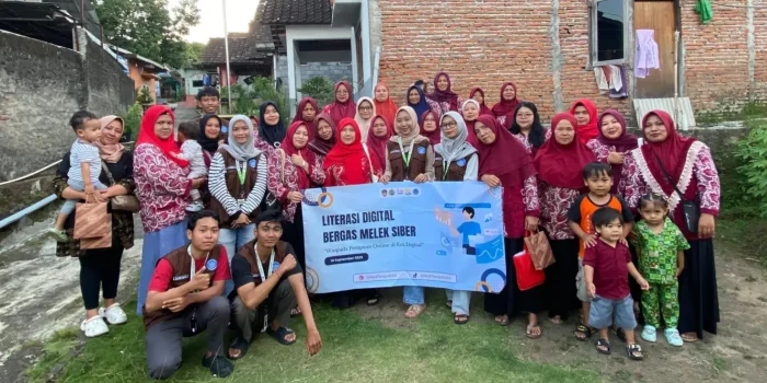 Lindungi Data, Cegah Tipu Daya! Mahasiswa KKN UPGRIS Kelompok 27 bersama Warga Bergas Kidul Gelar Edukasi Penipuan Online Lindungi Data, Cegah Tipu Daya! Mahasiswa KKN UPGRIS Kelompok 27 bersama Warga Bergas Kidul Gelar Edukasi Penipuan Online