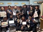 Mahasiswa KKN IDBU 22, Melakukan Pengembangan Ekonomi Kreatif Melalui Pelatihan Merchandise Kuda Lumping di Desa Jurang Belimbing dalam Menumbuhkan Kecintaan pada Budaya Lokal. Foto Bersama