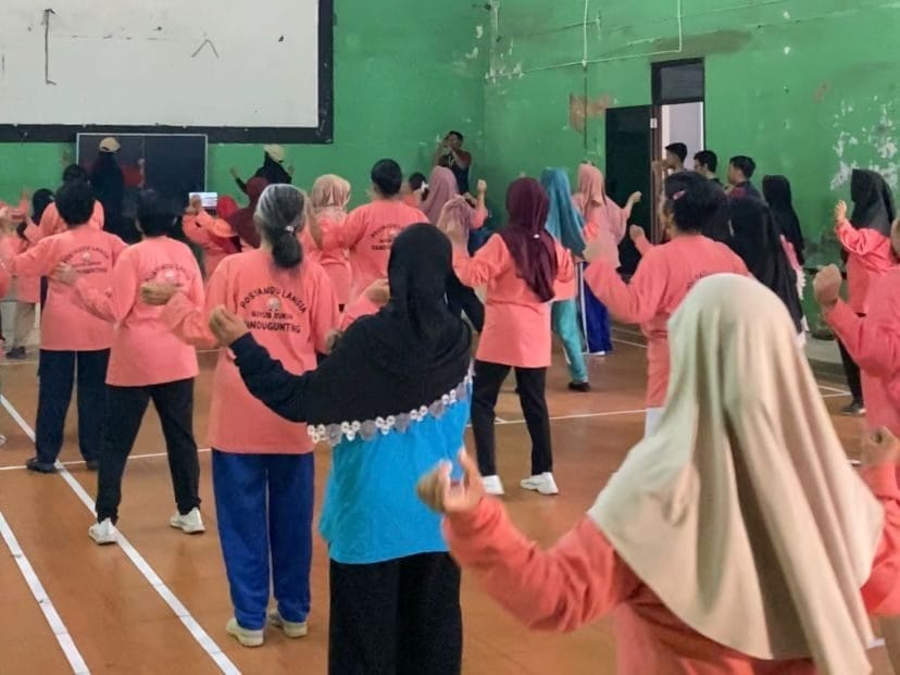 Lansia Randugunting Bergoyang! Mahasiswa KKN-T UPGRIS Kelompok 32 Ajak Senam Sehat bagi Posyandu Lansia Desa Randugunting image1758179066614.png