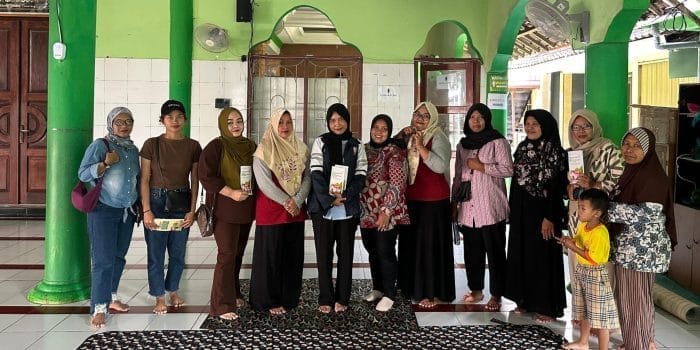 Mahasiswa KKN IDBU 22 UNDIP Edukasi Wali Murid PAUD Mekar Jaya tentang Pola Asuh Positif Mahasiswa KKN IDBU 22 UNDIP Edukasi Wali Murid PAUD Mekar Jaya tentang Pola Asuh Positif
