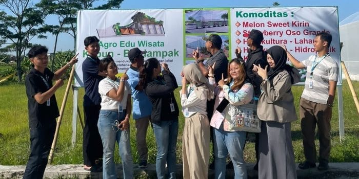 Mahasiswa KKN UNS 114 Lakukan Penanaman Kacang Panjang serta Pembuatan Pestisida Nabati Bersama Green House Desa Sidowayah Mahasiswa KKN UNS 114 Lakukan Penanaman Kacang Panjang serta Pembuatan Pestisida Nabati Bersama Green House Desa Sidowayah
