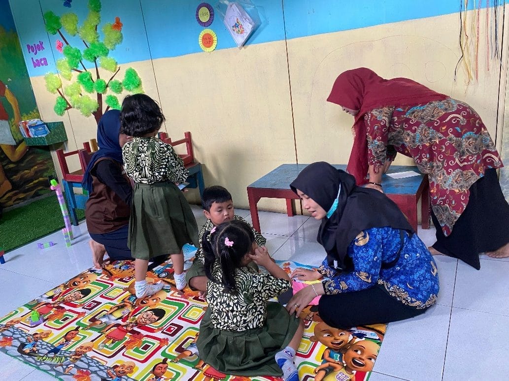 Mahasiswa KKN UPGRIS Kelompok 08 dan Puskesmas Leyangan Kolaborasi Gelar Pemeriksaan Kesehatan TK/PAUD di PAUD Permata Hati Kalirejo Mahasiswa KKN UPGRIS Kelompok 08 dan Puskesmas Leyangan Kolaborasi Gelar Pemeriksaan Kesehatan TK/PAUD di PAUD Permata Hati Kalirejo
