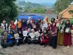 Tingkatan Ketahanan Pangan, Mahasiswa KKN UPGRIS di Desa Keji Sulap Botol Bekas Air Mineral jadi Media Tanam Hidroponik